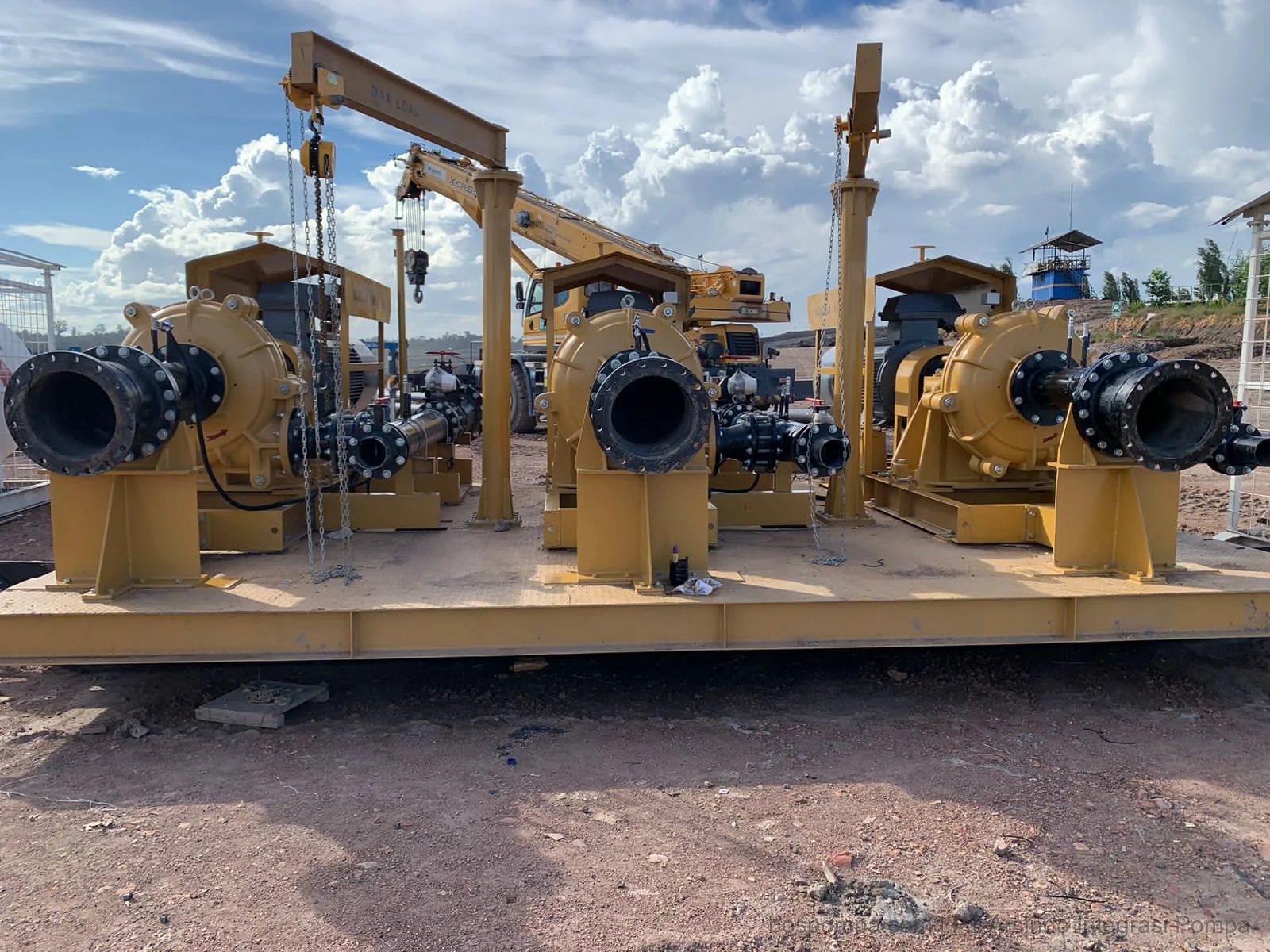 Pontoon-mounted pump system