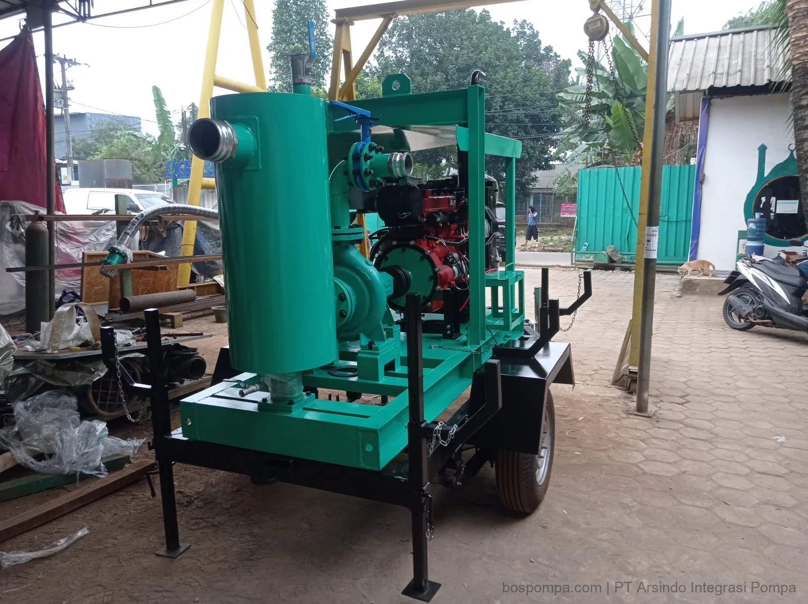 Self-priming trash pump untuk debris dan lumpur